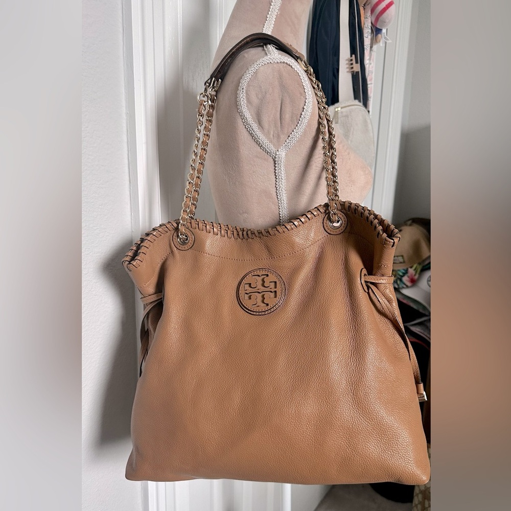 SOLD Tory Burch Marion Slouchy Tote. Can be corn as a crossbody. Very clean. EUC